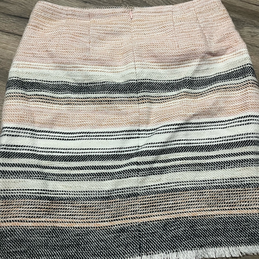 LOFT Pink and Gray Tweed Frayed Chic Pencil Skirt Casual Resort Wear - Picture 7 of 7